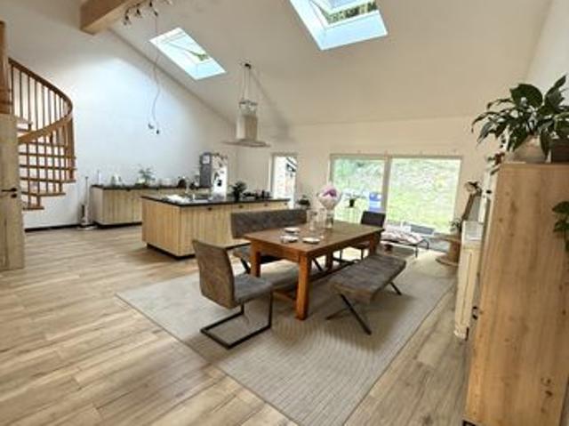 Maison 5 pièces 180 m²