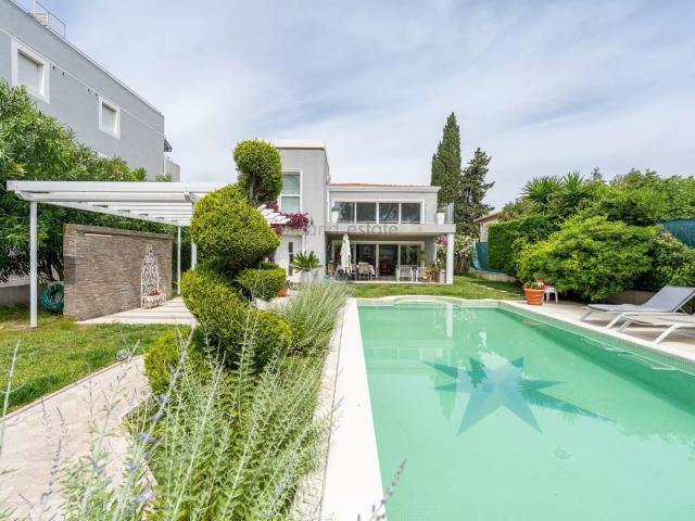 Maison 5 pièces 180 m²