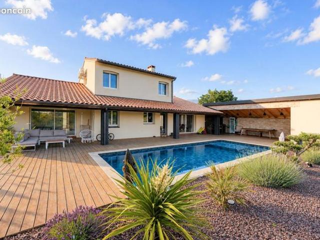 Villa 5 pièces 180 m²