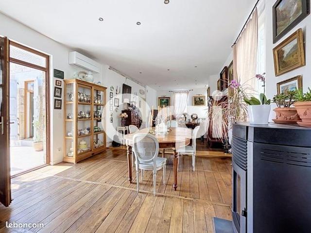 Maison 5 pièces 180 m²