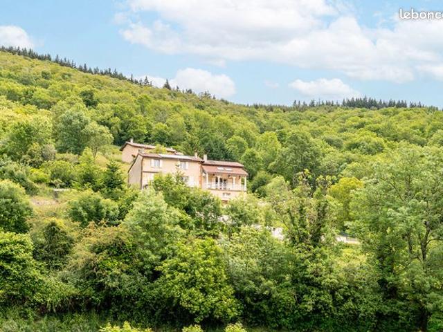 Maison 5 pièces 180 m²