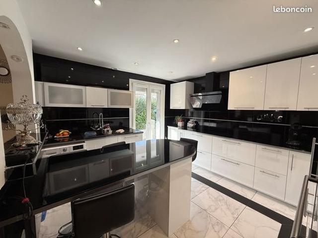Maison 5 pièces 180 m²