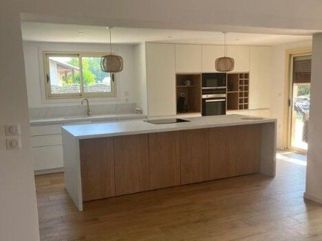 Maison 5 pièces, 180 m² à louer à Hourtin 33990