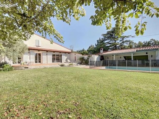 Maison 6 pièces 182 m²