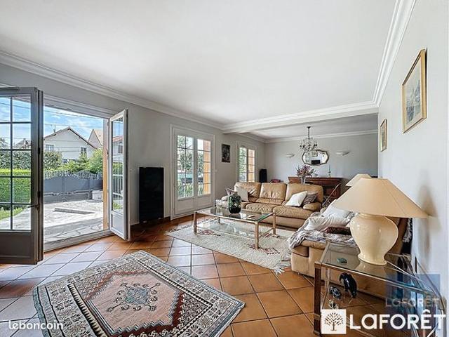 Maison 5 pièces 194 m²