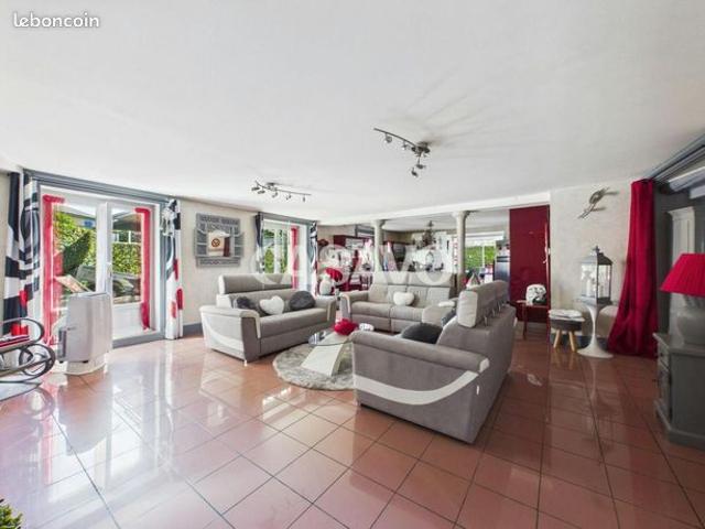 Maison 5 pièces 195 m²