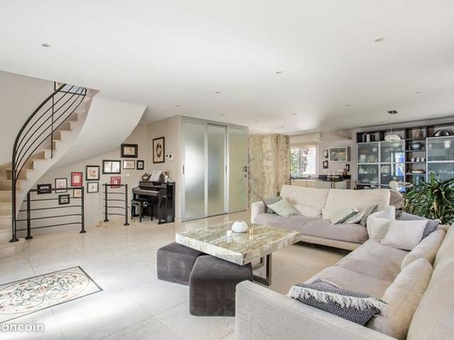 Maison 5 pièces 195 m²