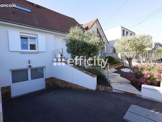 Maison 5 pièces 195 m²