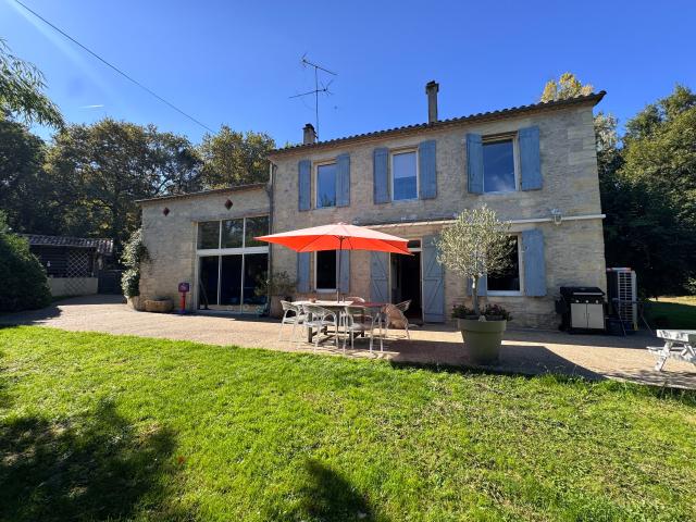 Maison 5 pièces 196 m²