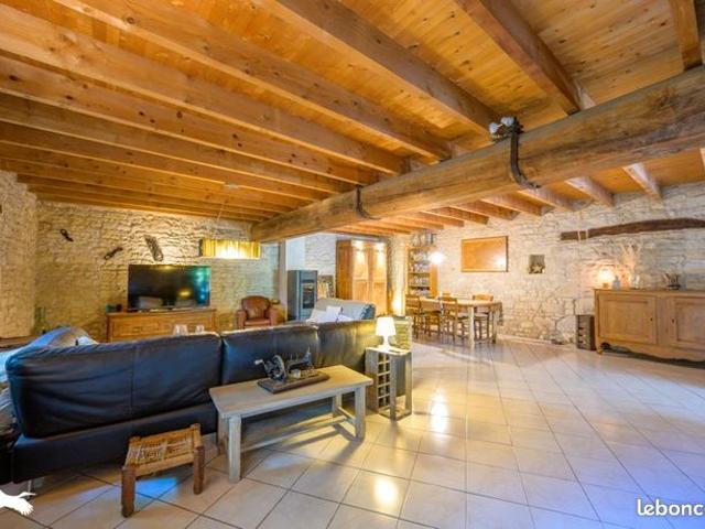 Maison 5 pièces 196 m²