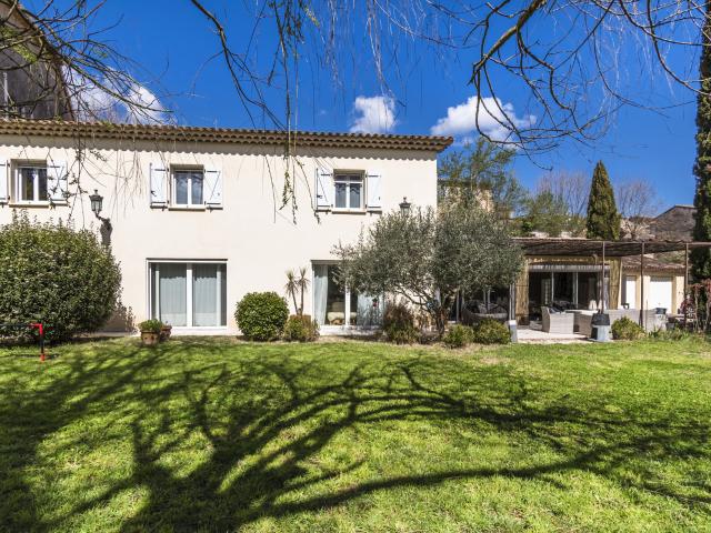 Maison 5 pièces 196 m²