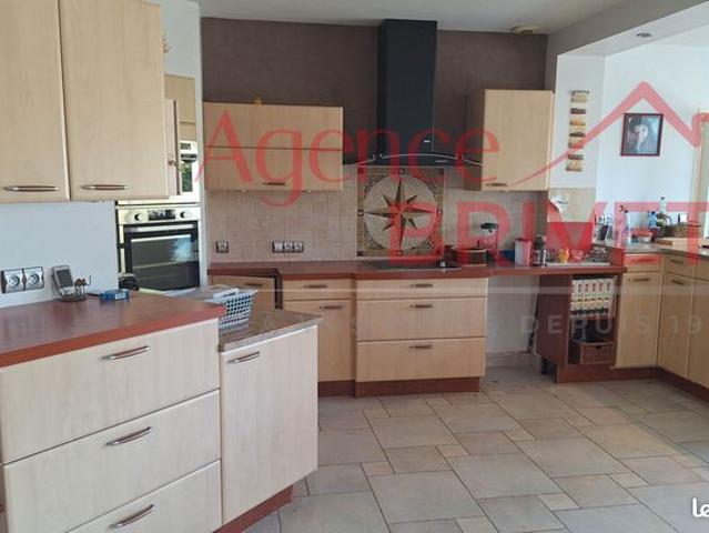 Maison 5 pièces 196 m²