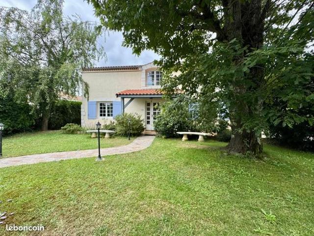 Maison 5 pièces 196 m²