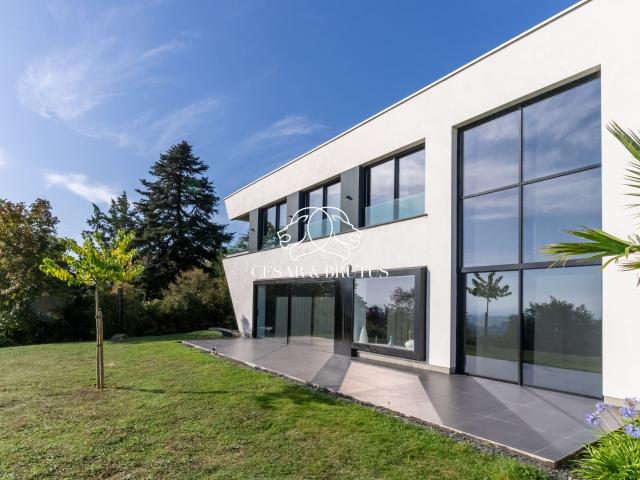 Maison 5 pièces 196 m²