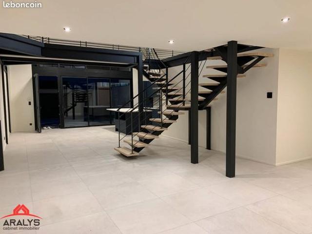 Maison 5 pièces 196 m²
