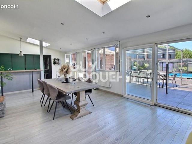Maison 5 pièces 196 m²