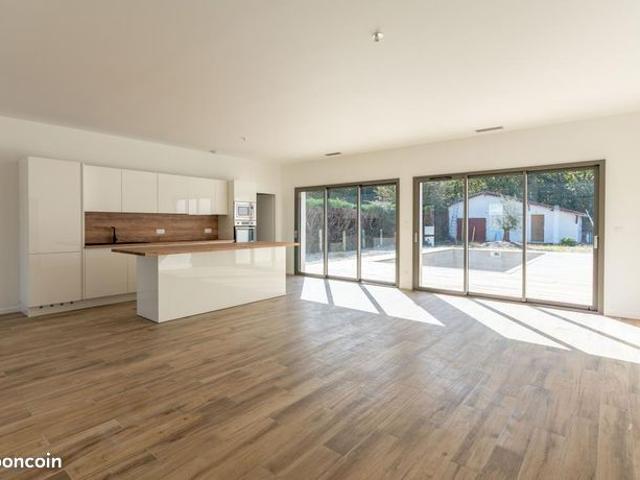 Maison 5 pièces 196 m²