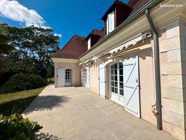 Maison 5 pièces 196 m²