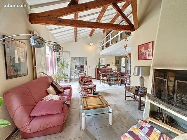 Maison 5 pièces 196 m²