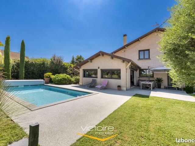Maison 5 pièces 197 m²