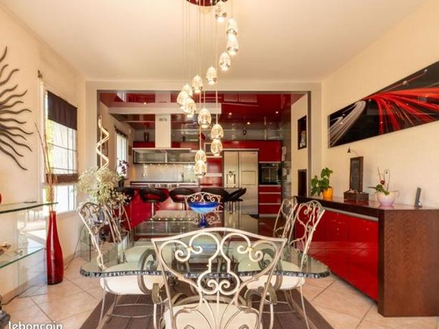 Maison 5 pièces 197 m²