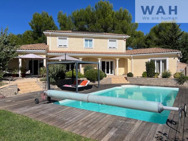 MAISON 5 PIECES 197m2 avec Garage et Piscine et 1500m2 de te