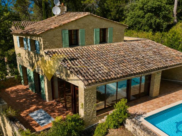 Maison 5 pièces 198 m²