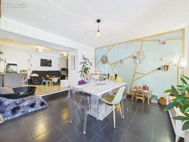 Maison 5 pièces 198 m²