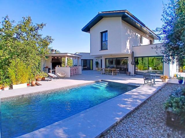 Maison 5 pièces 218 m²
