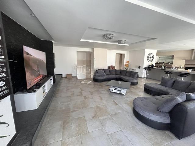 Maison 5 pièces 191 m²