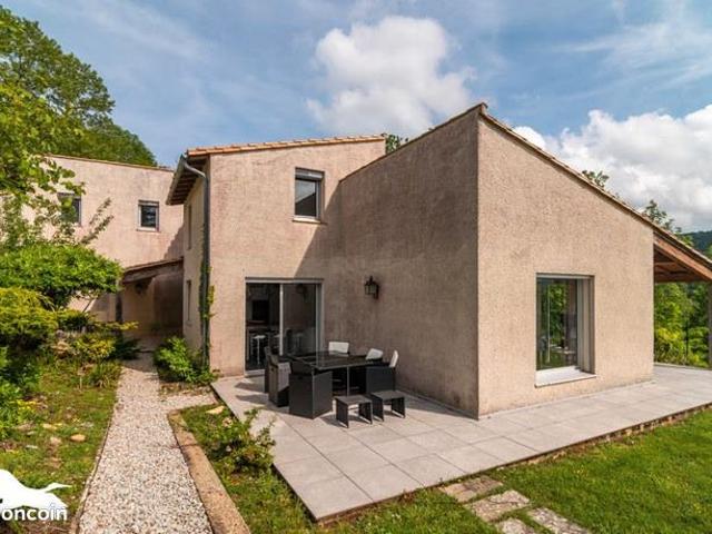 Maison 5 pièces 204 m²