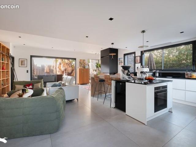 Maison 5 pièces 204 m²