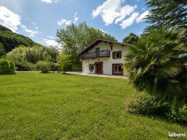 Maison 5 pièces 205 m²