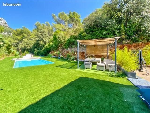 Maison 5 pièces 205 m²