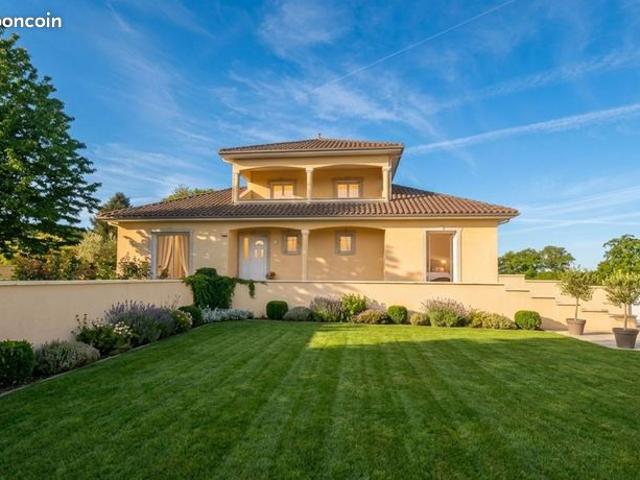 Maison 5 pièces 207 m²