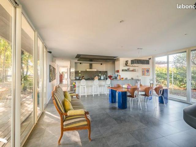 Maison 5 pièces 208 m²