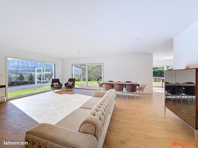 Maison 5 pièces 208 m²