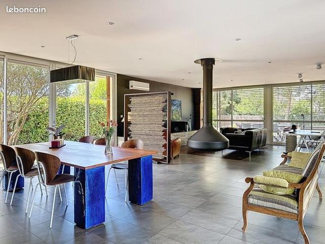 Maison 5 pièces 208 m²