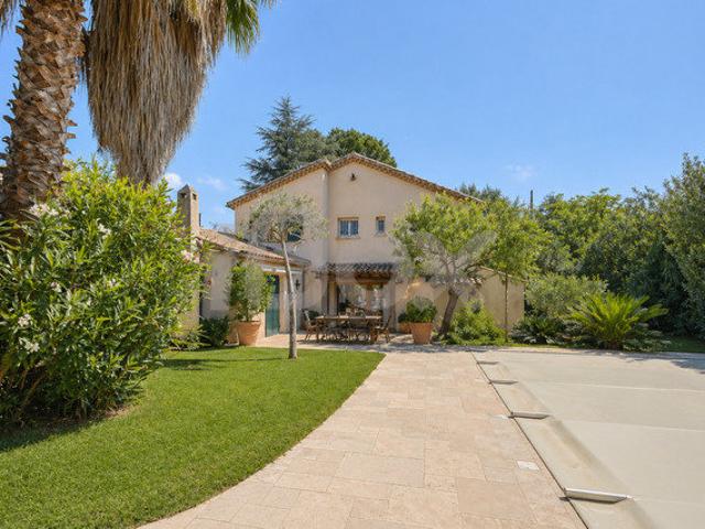 Maison 5 pièces 208 m²