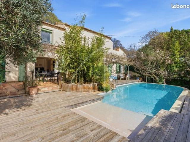 Maison 5 pièces 208 m²