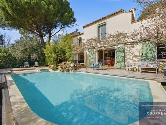 Maison 5 pièces 208 m²