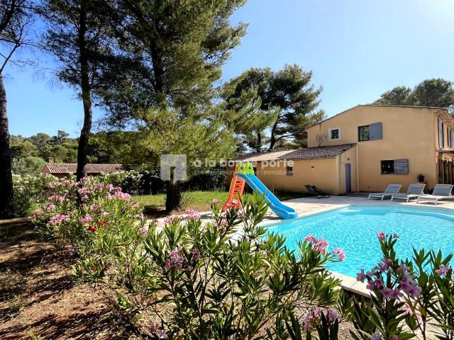 Maison 5 pièces 200 m²