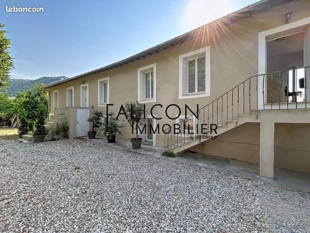 Maison 5 pièces 200 m²