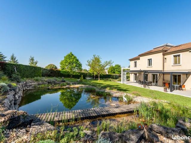 Maison 5 pièces 200 m²