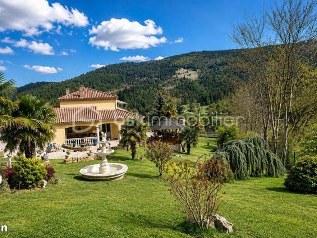 Maison 5 pièces 200 m²