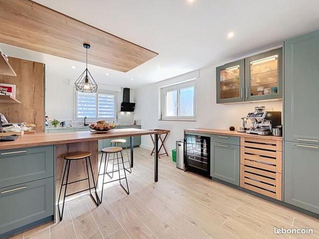 Maison 5 pièces 200 m²