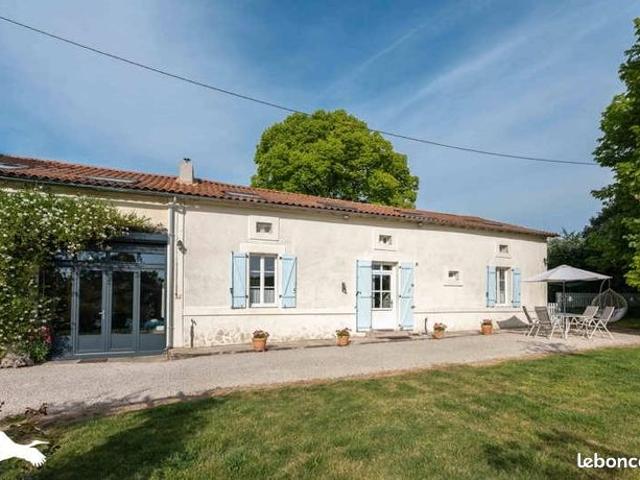 Maison 8 pièces 330 m²