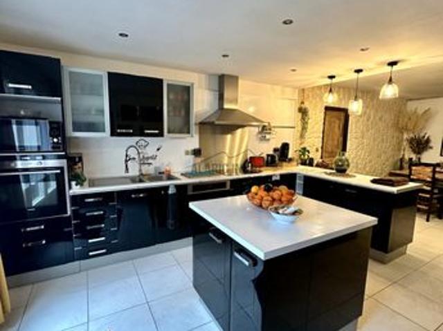 Maison 5 pièces 200 m²