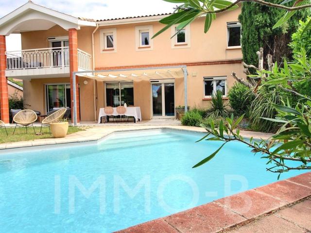 Maison 5 pièces 200 m²