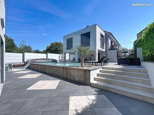 Maison 5 pièces 200 m²